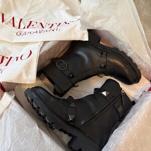 Valentino Garavani Black Leather Rockstud Lug Boots